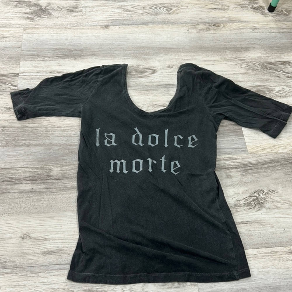 Scoop neck half sleeve t